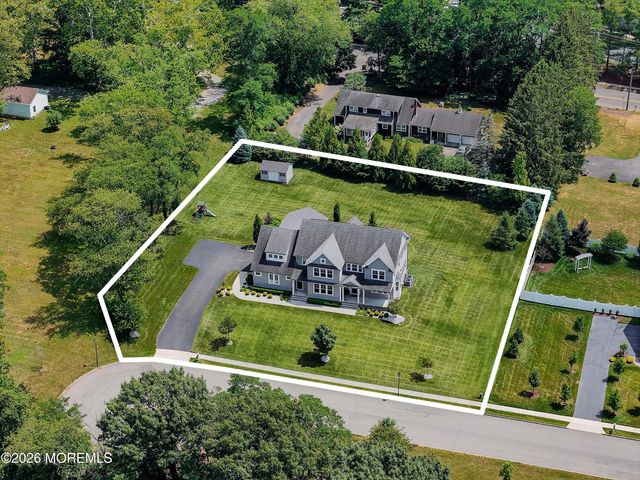 8 Legend Hollow Court, Freehold, NJ 07728
