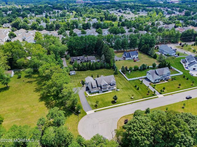 8 Legend Hollow Court, Freehold, NJ 07728