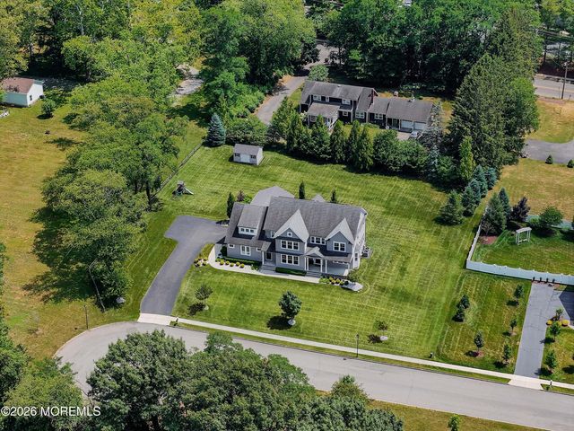 8 Legend Hollow Court, Freehold, NJ 07728