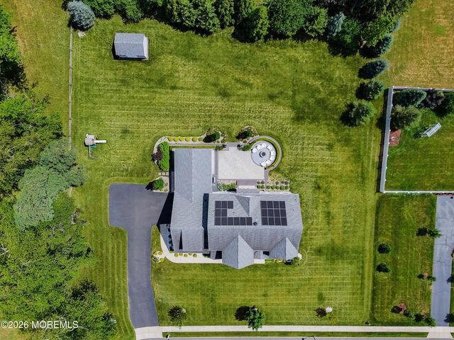 8 Legend Hollow Court, Freehold, NJ 07728