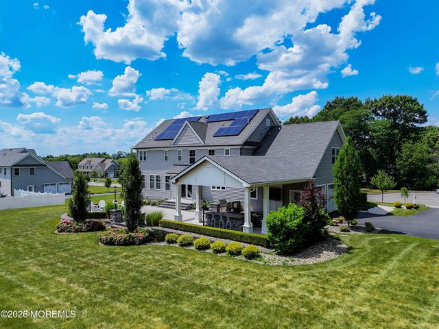 8 Legend Hollow Court, Freehold, NJ 07728
