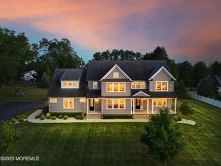 8 Legend Hollow Court, Freehold, NJ 07728