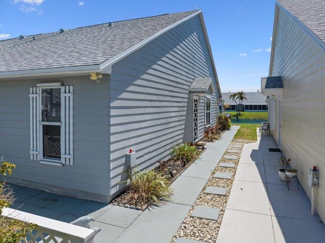 2538 SE Tropical East Circle, Port St. Lucie, FL 34952