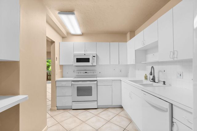 4001 Hillcrest Drive 406, Hollywood, FL 33021