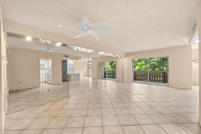 4001 Hillcrest Drive 406, Hollywood, FL 33021