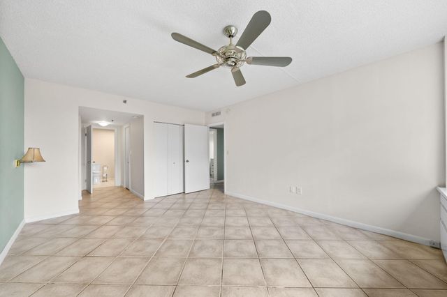 4001 Hillcrest Drive 406, Hollywood, FL 33021