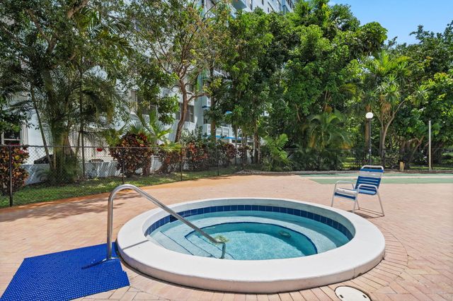 4001 Hillcrest Drive 406, Hollywood, FL 33021