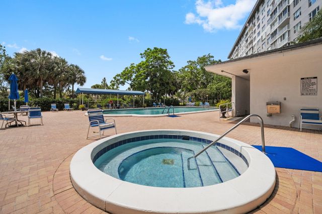 4001 Hillcrest Drive 406, Hollywood, FL 33021