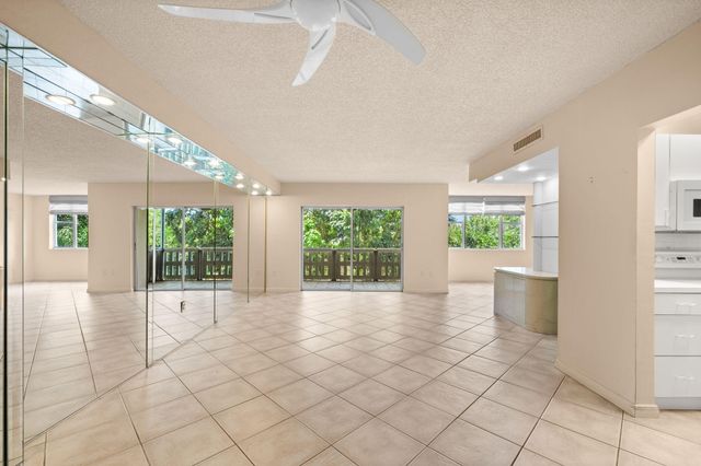 4001 Hillcrest Drive 406, Hollywood, FL 33021