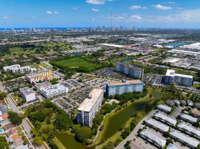 4001 Hillcrest Drive 406, Hollywood, FL 33021