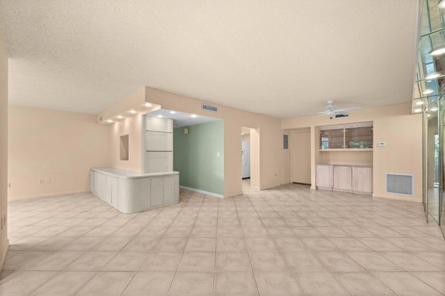 4001 Hillcrest Drive 406, Hollywood, FL 33021