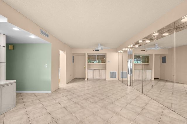 4001 Hillcrest Drive 406, Hollywood, FL 33021