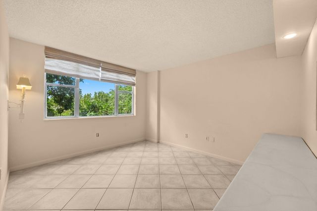 4001 Hillcrest Drive 406, Hollywood, FL 33021