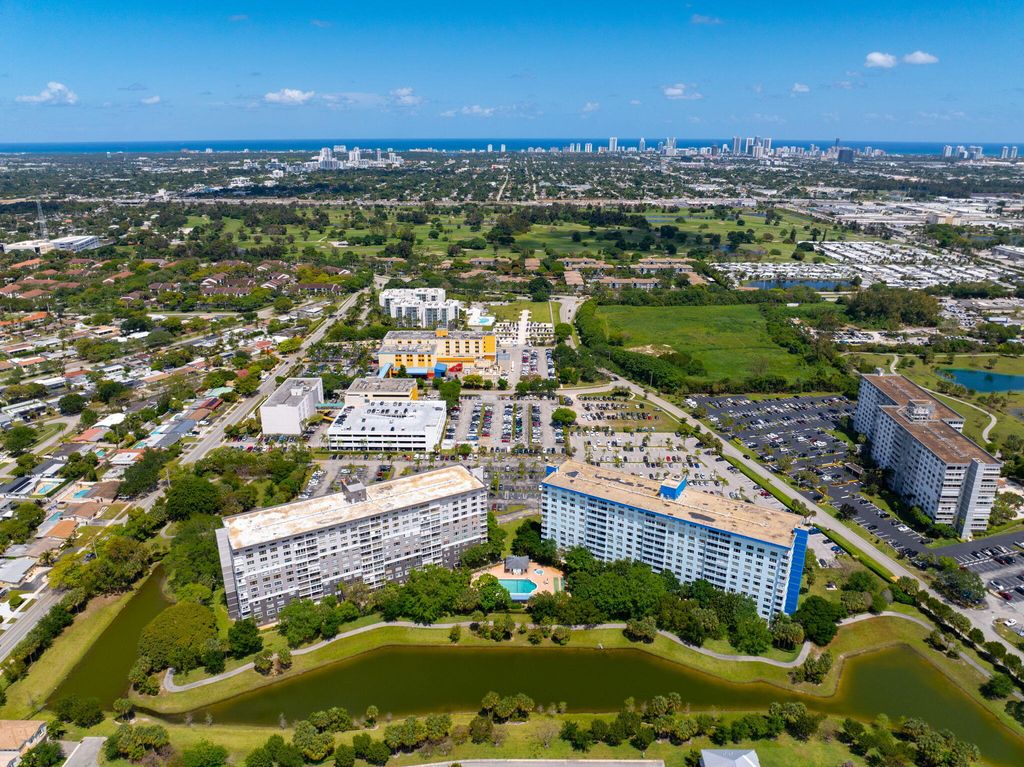 4001 Hillcrest Drive 406, Hollywood, FL 33021