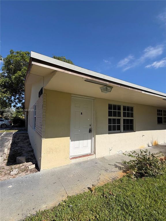 1320 SW 11th Avenue A, Deerfield Beach, FL 33441