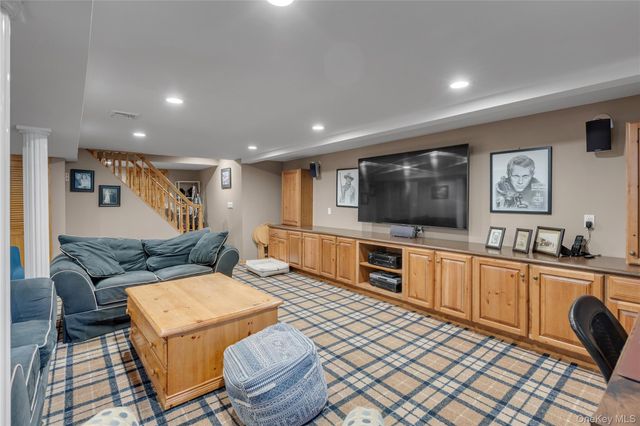 188 Flower Hill Road, Huntington, NY 11743