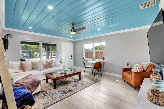 240 NW 9th Avenue, Delray Beach, FL 33444