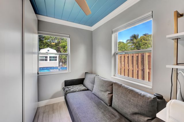 240 NW 9th Avenue, Delray Beach, FL 33444