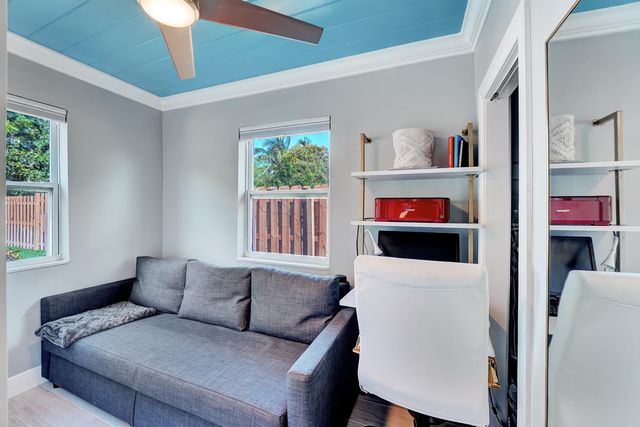 240 NW 9th Avenue, Delray Beach, FL 33444