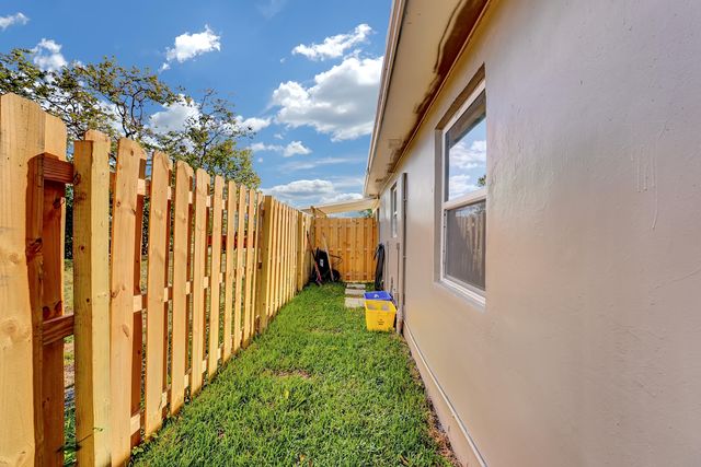 240 NW 9th Avenue, Delray Beach, FL 33444