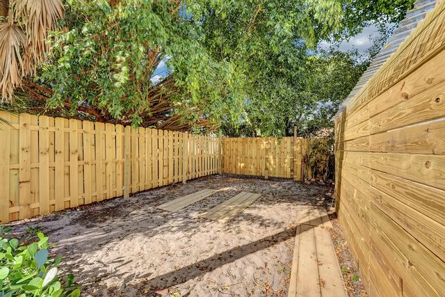 240 NW 9th Avenue, Delray Beach, FL 33444