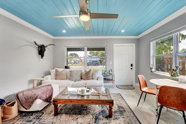 240 NW 9th Avenue, Delray Beach, FL 33444