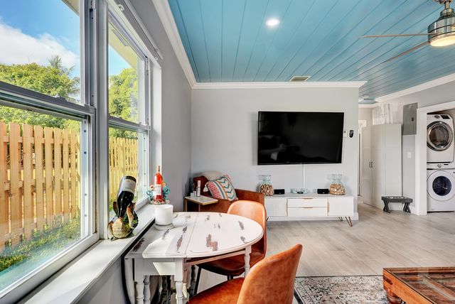 240 NW 9th Avenue, Delray Beach, FL 33444