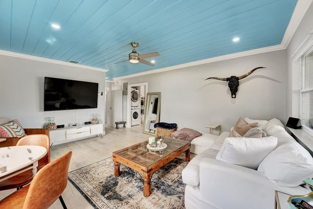 240 NW 9th Avenue, Delray Beach, FL 33444