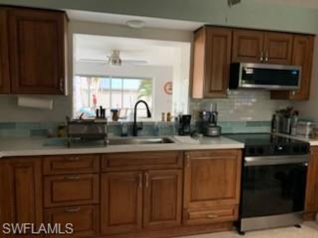 864 SE 41st ST, Cape Coral, FL 33904