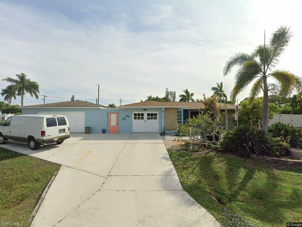 864 SE 41st ST, Cape Coral, FL 33904