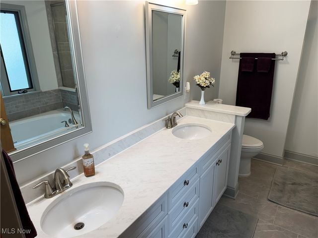 131 Barrington Court, Elyria, OH 44035