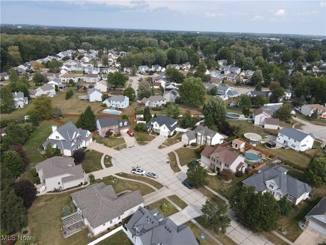 131 Barrington Court, Elyria, OH 44035