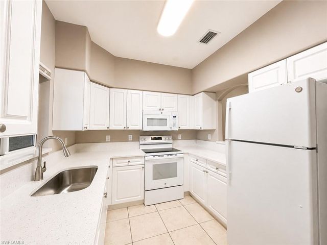 4172 Castilla CIR 201, Fort Myers, FL 33916