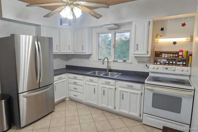 3186 E Grand Blanc Road, Grand Blanc, MI 48439