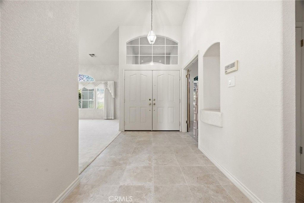 Image 3 of property listing at 8706 Dalby Court, Bakersfield, CA 93313