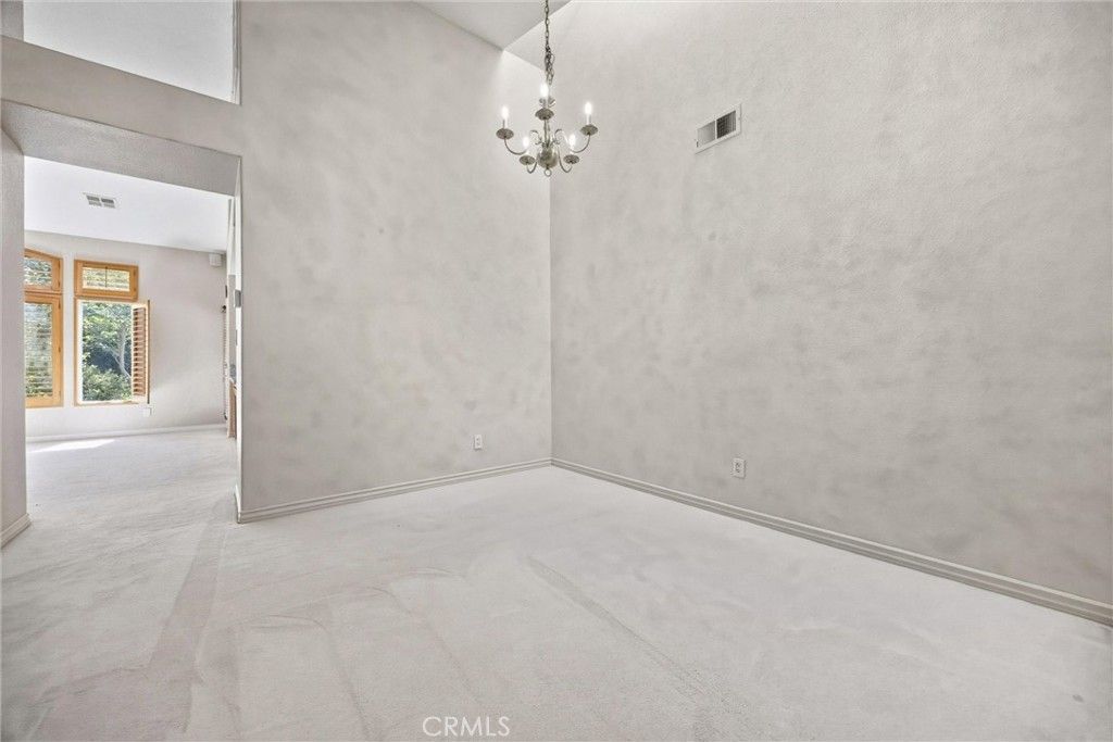 Image 9 of property listing at 8706 Dalby Court, Bakersfield, CA 93313