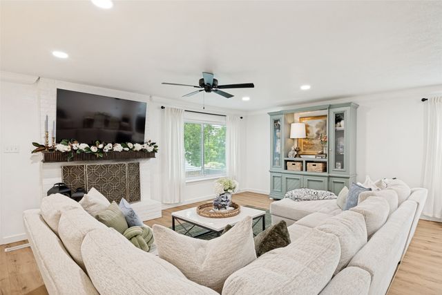 207 Rockbrook Drive, Rockwall, TX 75087