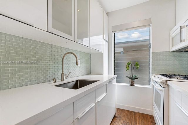 1050 Pennsylvania Ave 29, Miami Beach, FL 33139