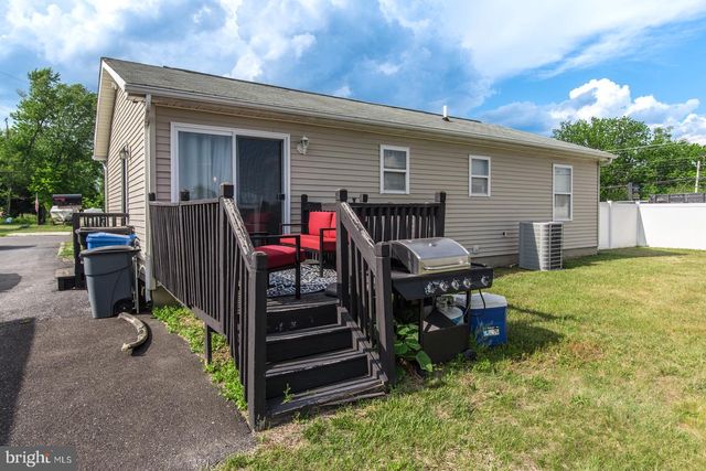 10 JERRYS AVE, Clayton, NJ 08312