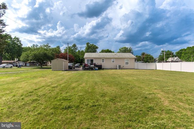 10 JERRYS AVE, Clayton, NJ 08312