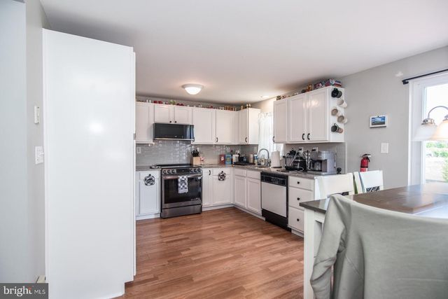 10 JERRYS AVE, Clayton, NJ 08312