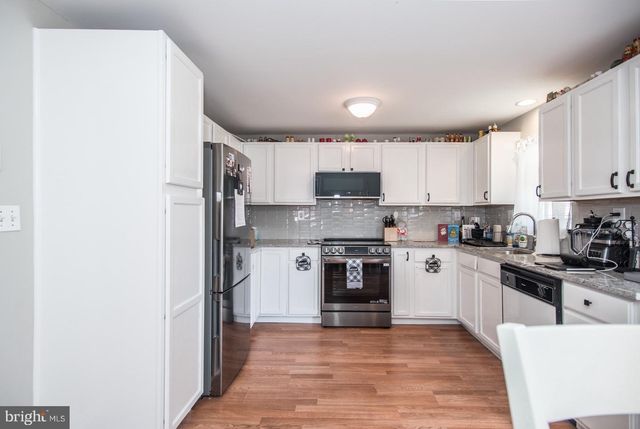 10 JERRYS AVE, Clayton, NJ 08312