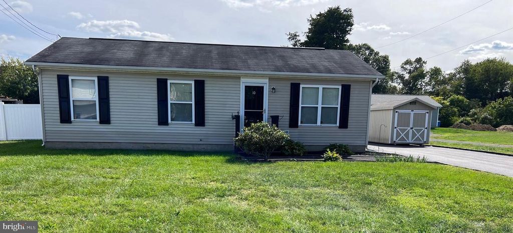 10 JERRYS AVE, Clayton, NJ 08312