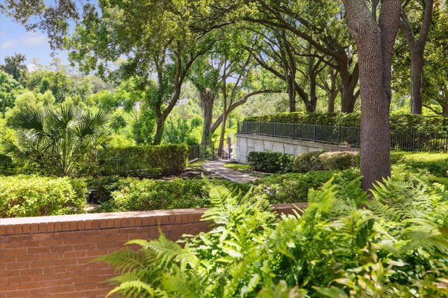 101 Westcott Street 1004, Houston, TX 77007