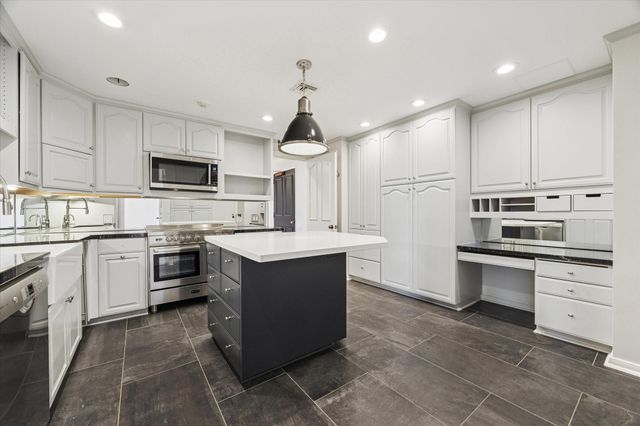 101 Westcott Street 1004, Houston, TX 77007