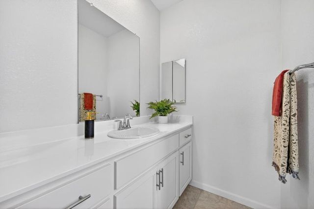 102 Bixby Ct, Lincoln, CA 95648