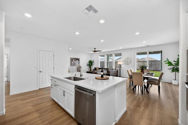 102 Bixby Ct, Lincoln, CA 95648