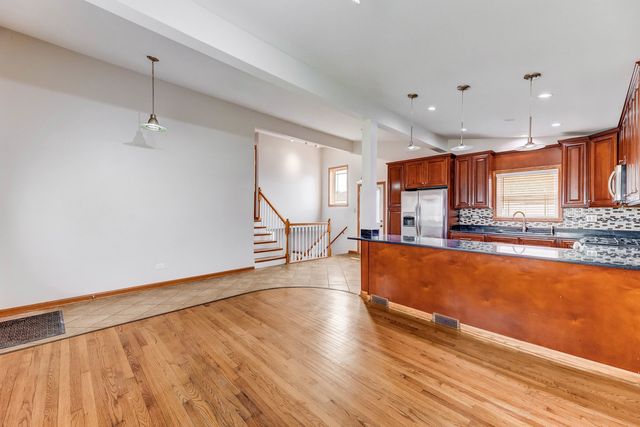 10725 S Rutherford Avenue, Worth, IL 60482