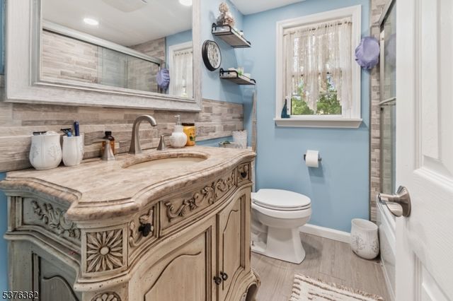 64 Barbara Dr, Pompton Lakes Boro, NJ 07442