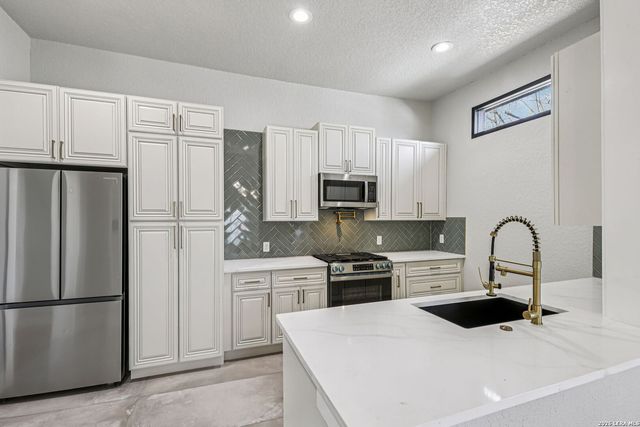 826 Dawson, San Antonio, TX 78202